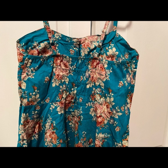 NWOT Super cute, teal strappy dress with floral print and brown buttons. - Picture 4 of 4